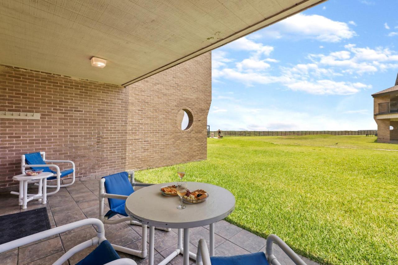 Ground Floor Beachfront Beauty! Steps To The Beach And Pool South Padre Island Extérieur photo