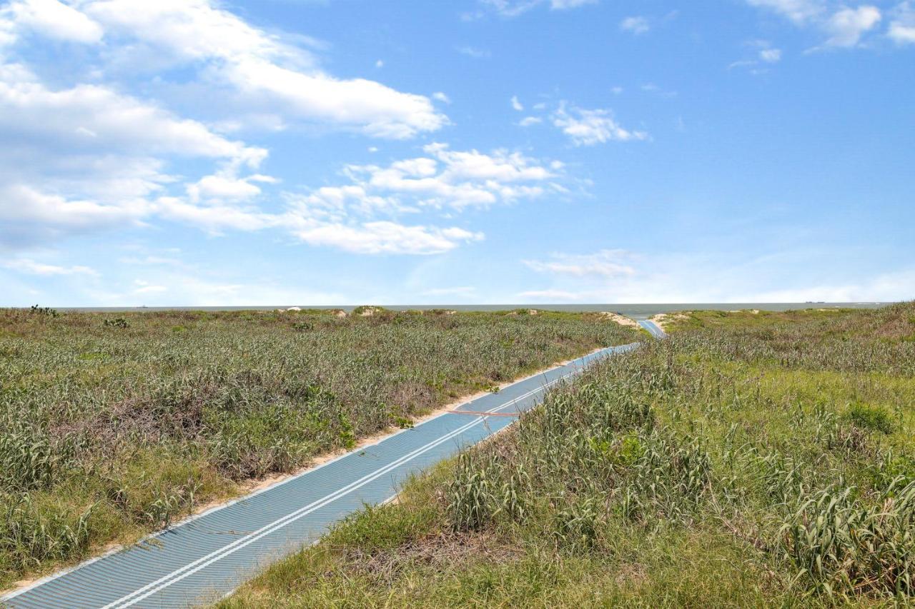 Ground Floor Beachfront Beauty! Steps To The Beach And Pool South Padre Island Extérieur photo