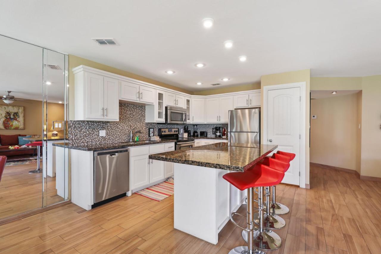 Ground Floor Beachfront Beauty! Steps To The Beach And Pool South Padre Island Extérieur photo