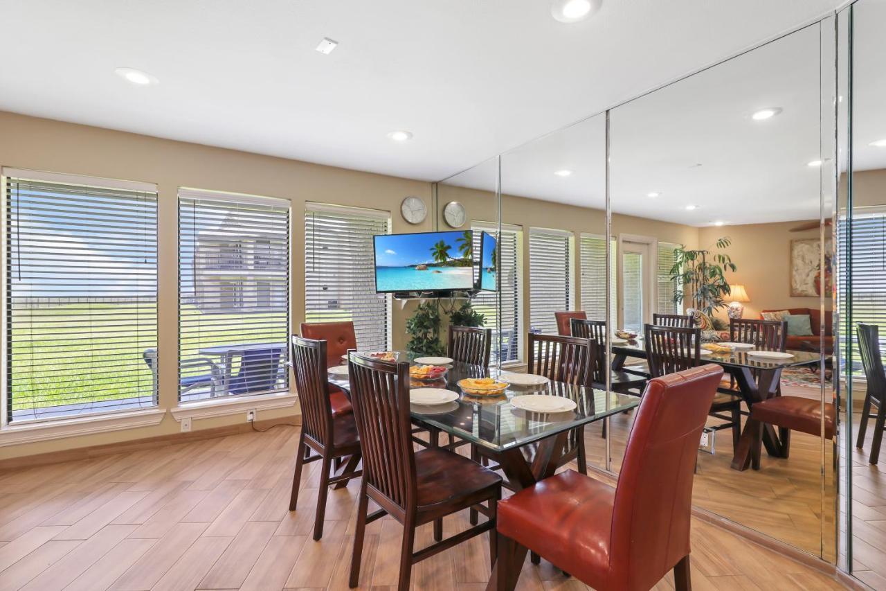 Ground Floor Beachfront Beauty! Steps To The Beach And Pool South Padre Island Extérieur photo