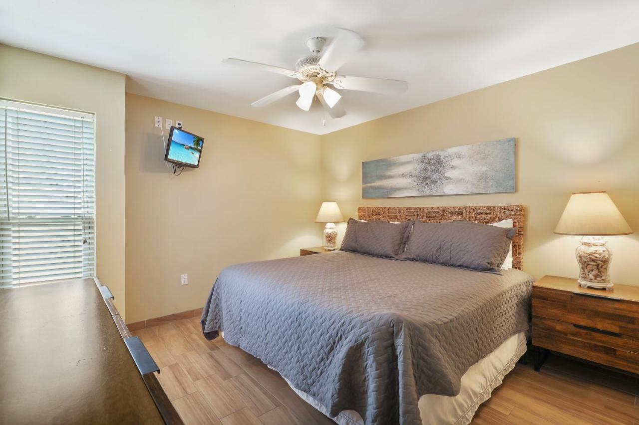 Ground Floor Beachfront Beauty! Steps To The Beach And Pool South Padre Island Extérieur photo