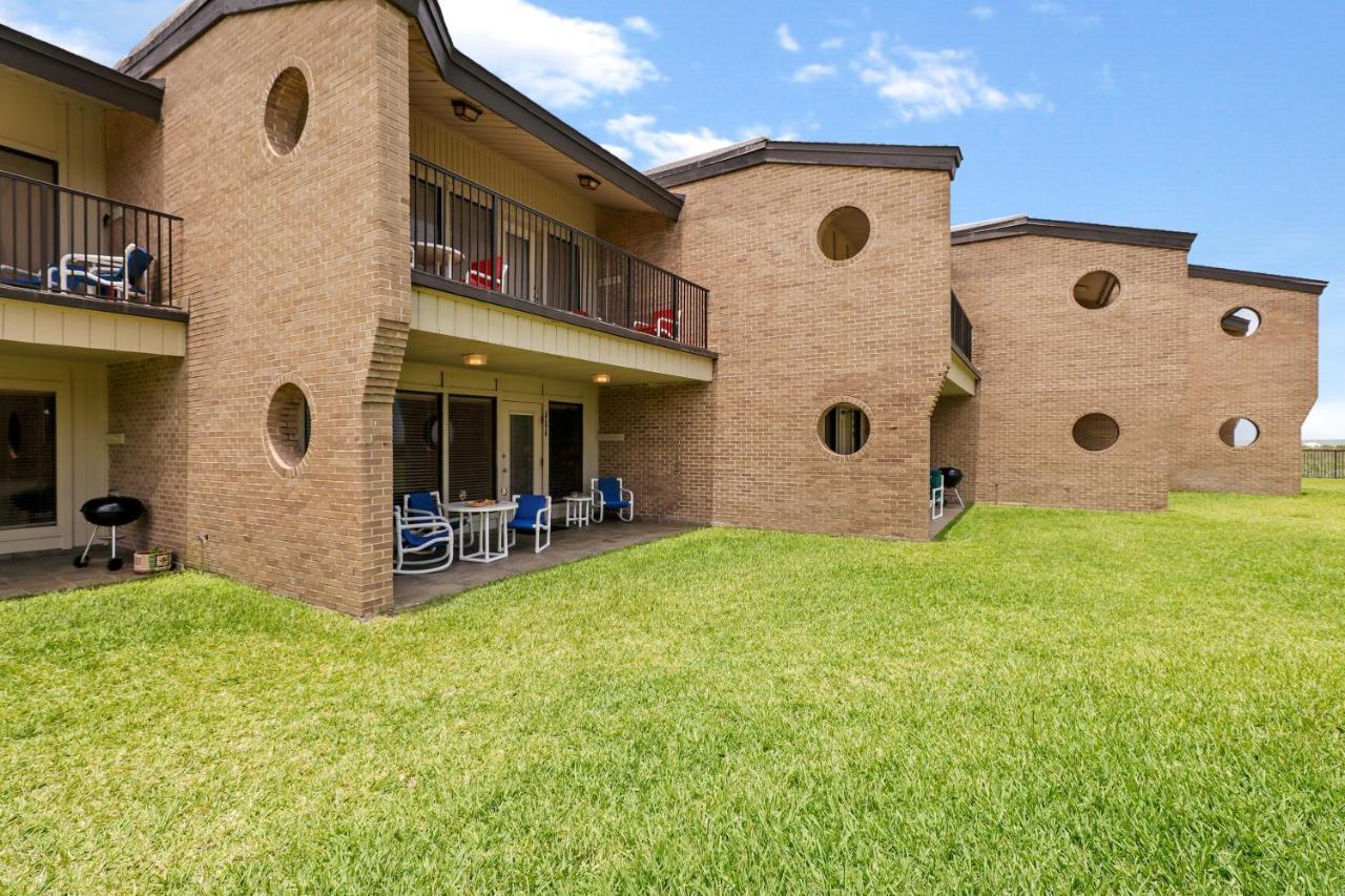Ground Floor Beachfront Beauty! Steps To The Beach And Pool South Padre Island Extérieur photo